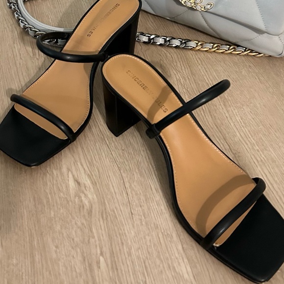 Sincerely Jules - Black Strappy Block 3 Inch Heel Sandals ✨🖤 - Picture 14 of 14